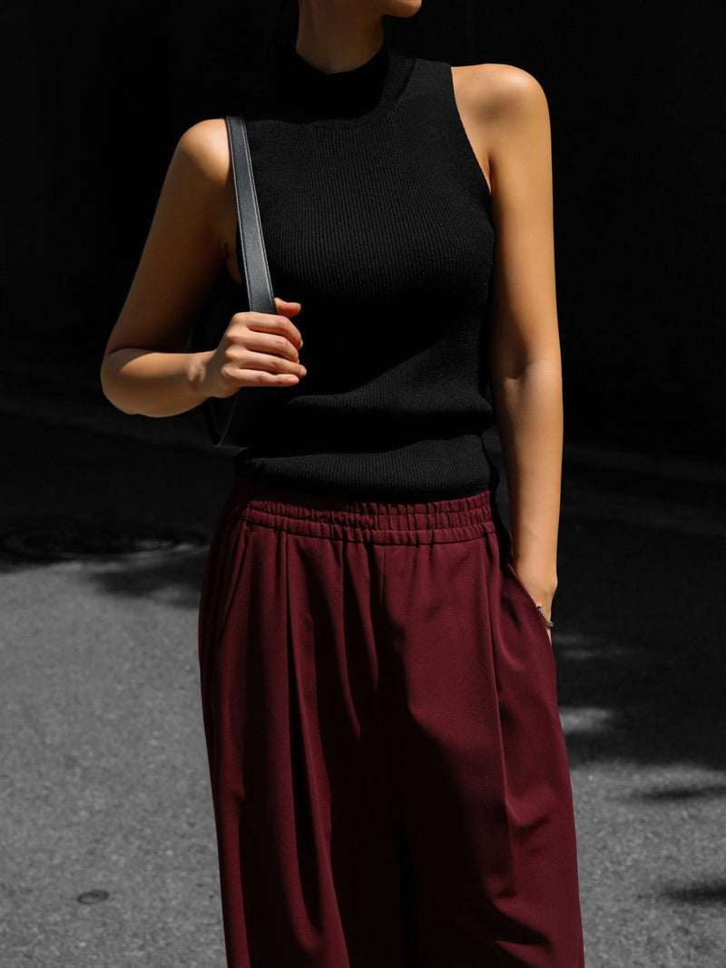 HIGH NECK CROPPED SLEEVELESS KNIT TOP