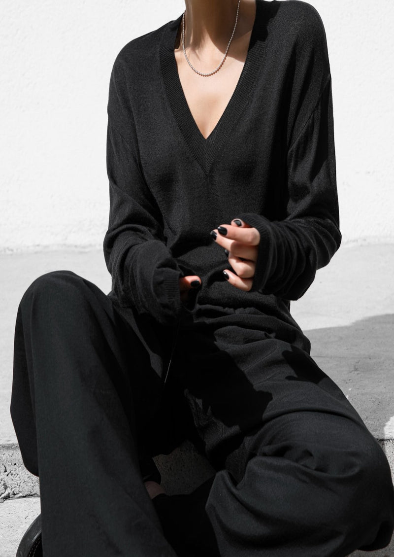 WOOL SILK DEEP V-NECK LONG SLEEVED KNIT