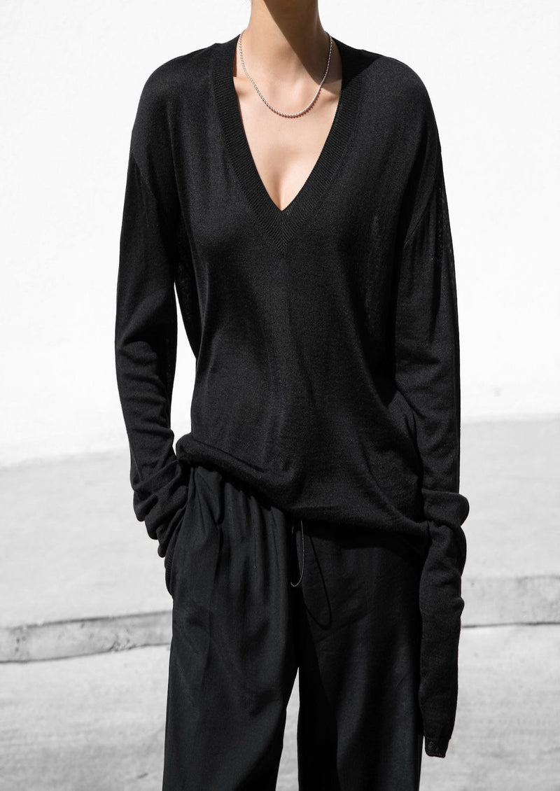 WOOL SILK DEEP V-NECK LONG SLEEVED KNIT