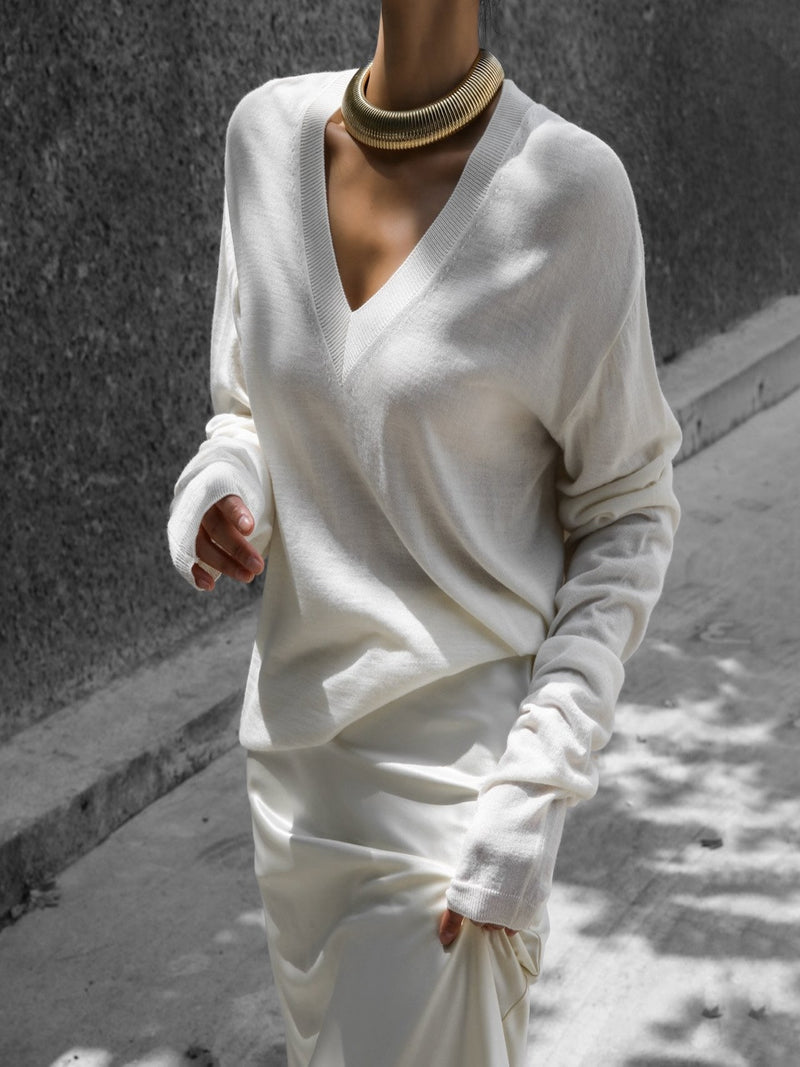 WOOL SILK DEEP V-NECK LONG SLEEVED KNIT