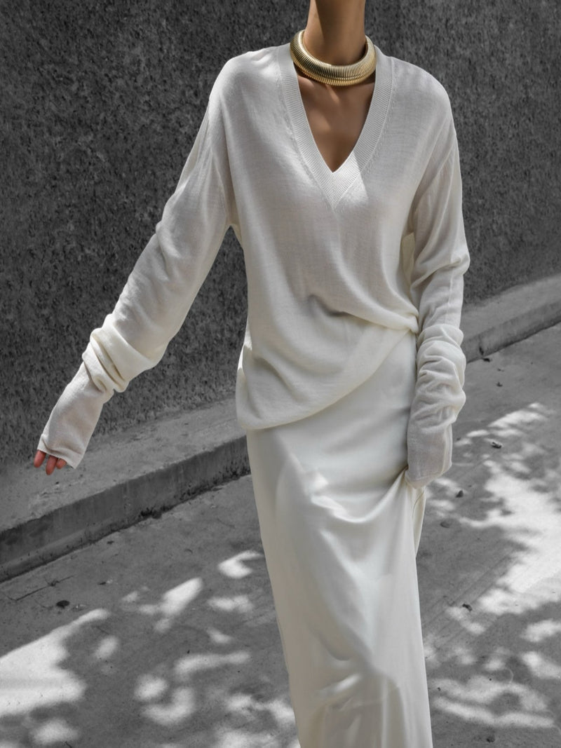 WOOL SILK DEEP V-NECK LONG SLEEVED KNIT