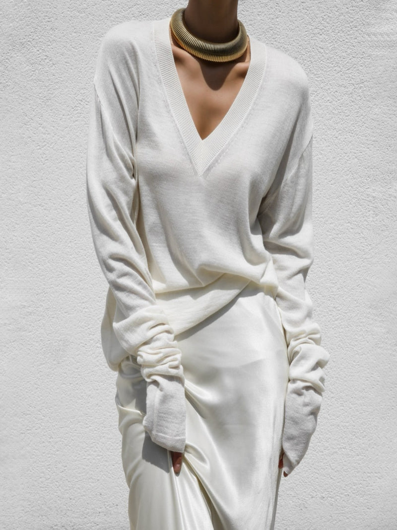 WOOL SILK DEEP V-NECK LONG SLEEVED KNIT